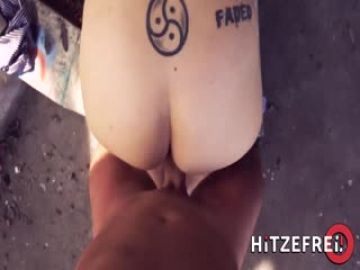 德国烧烤乱搞在废弃的游泳池-GERMANBBQFUCKSATABANDONEDSWIMMINGPOOL