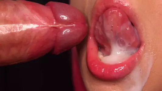 ASMR 口爆吞精。小小的鸡巴打出这幺多好吃的阿。小舌头蠕动几下就射我一嘴