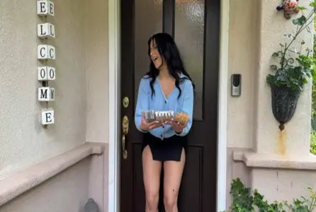 PONG.24.08.22 玩偶正在卖饼干，但最后却得到了自己...