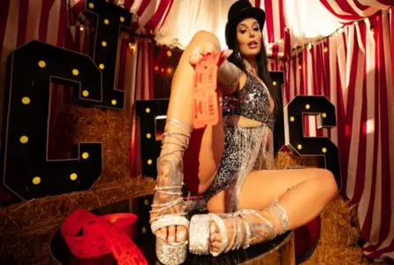 TWYS.24.11.21 这位纹身女士用手指抚摸自己湿润的阴...